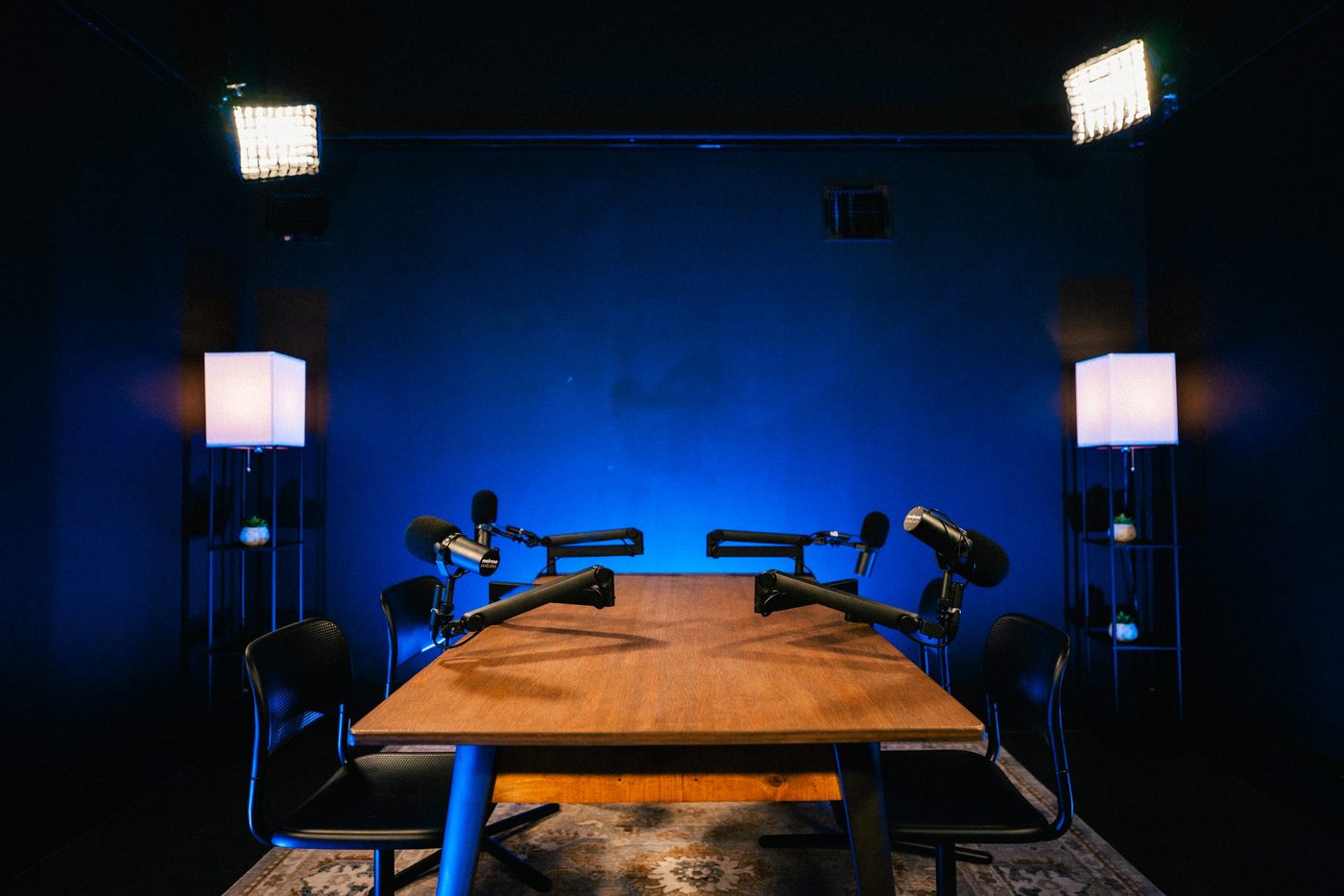 How to Choose a Podcast Studio: 7 Things to Check Before You Book featured image