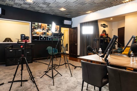 Melrose Podcasts — Los Angeles — photo 4